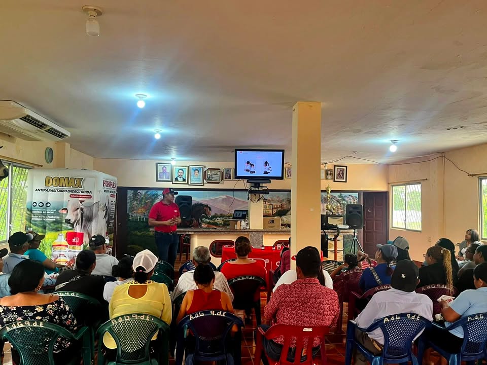 GAD Salitre fortalece la ganancia con taller de sanidad bovina en La Victoria