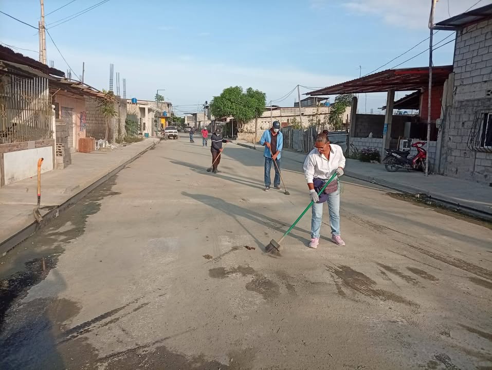 GAD Salitre inicia jornada temprana de limpieza en Cooperativa Buenos Aires