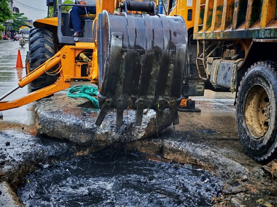 GAD Salitre inicia limpieza de alcantarillas en Av. 27 de Noviembre para evitar inundaciones