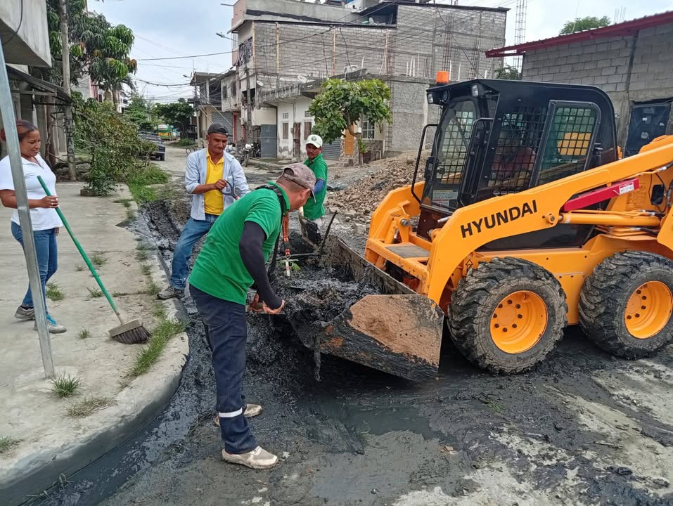 GAD Salitre intensifica limpieza vial para prevenir inundaciones ante lluvias