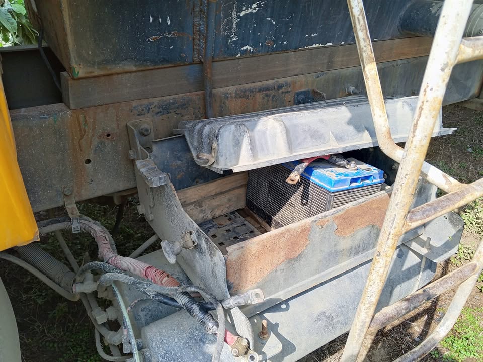 Roban baterías de maquinaria de la Prefectura del Guayas en Junquillal