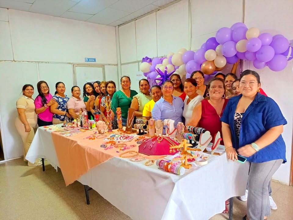 Clausuraron cursos de bisutería y belleza en Salitre para impulsar el emprendimiento local