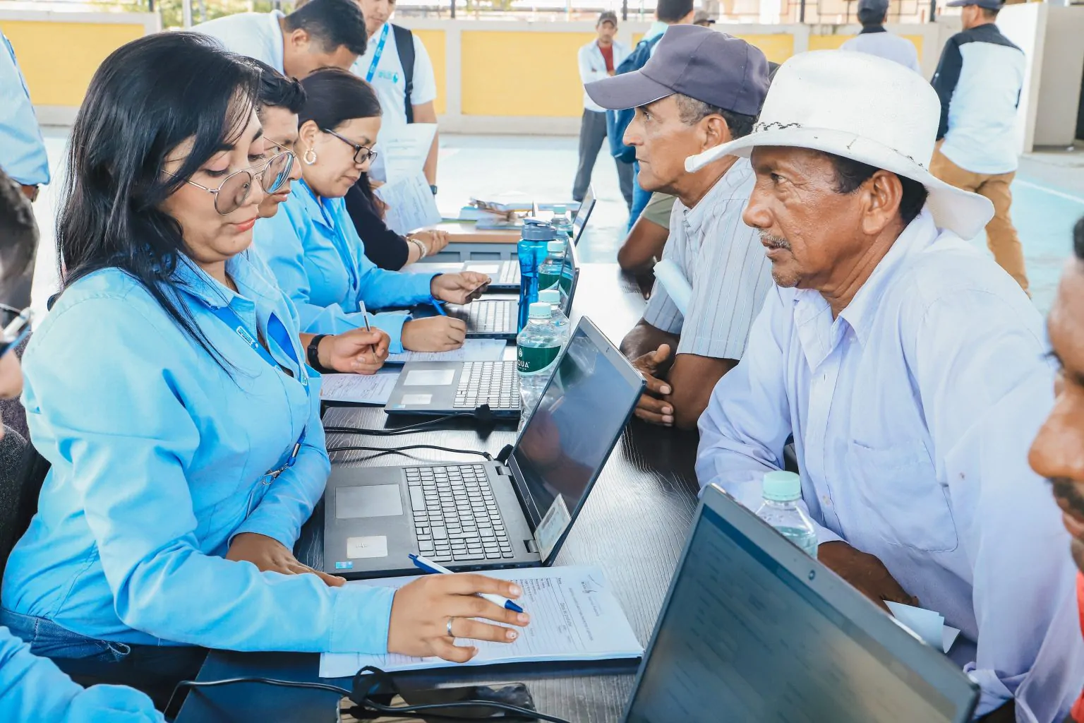 Prefectura del Guayas inscribe a 2.500 agricultores en Salitre para el Bono Solidario