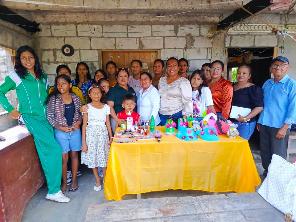 GAD Salitre cierra cursos de belleza y dibujo en San Gregorio para fomentar emprendimiento