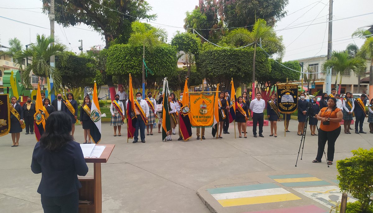 Abanderados de Salitre rindieron homenaje a la bandera en acto cívico