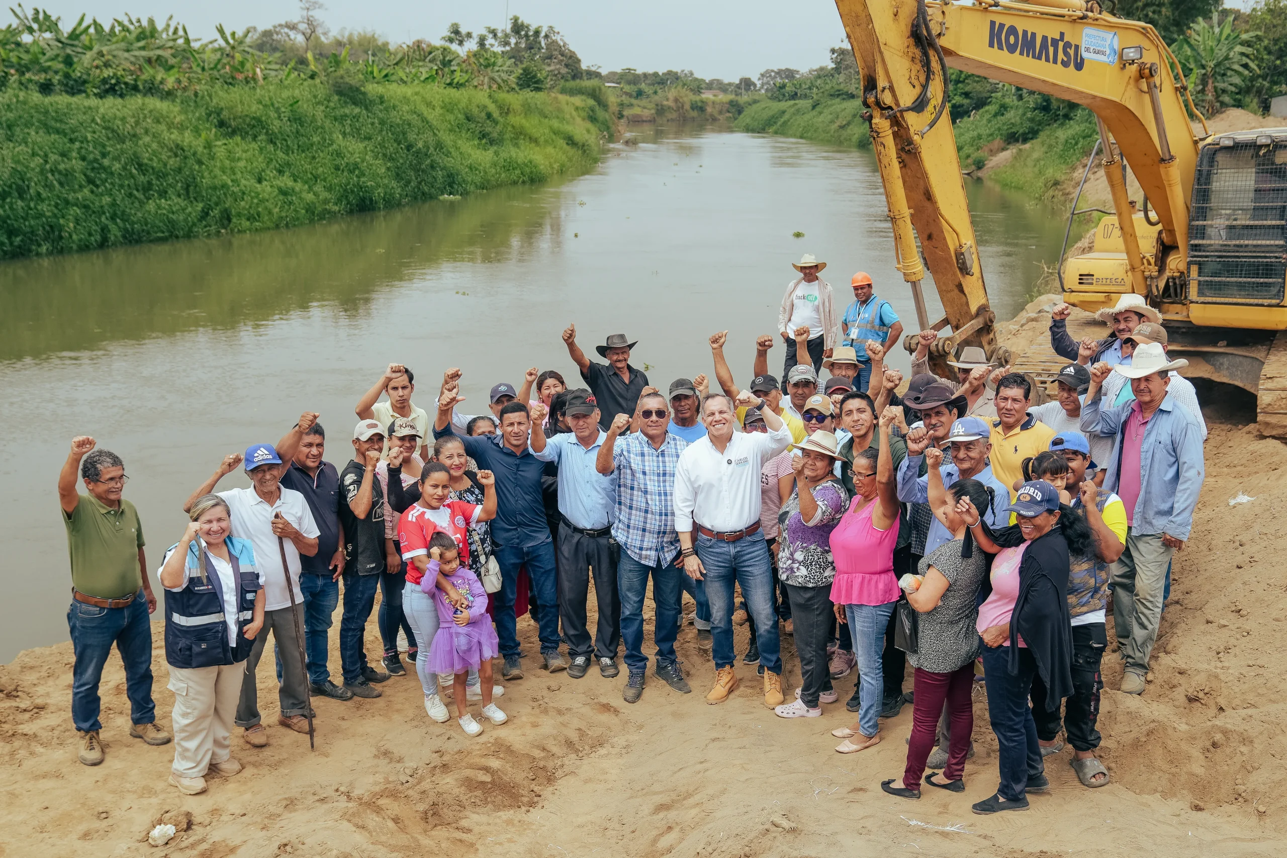 Prefectura del Guayas refuerza ribera del Mastrantal para proteger cultivos en Salitre