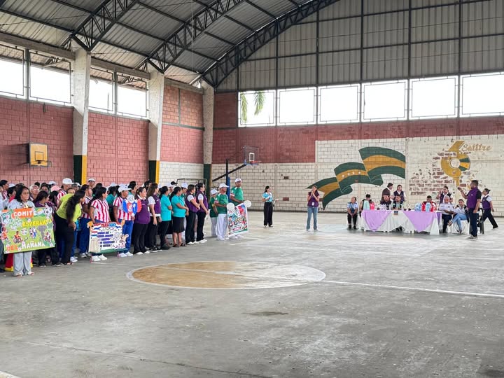Bomberos de Salitre apoyan las Olimpiadas de Adultos Mayores